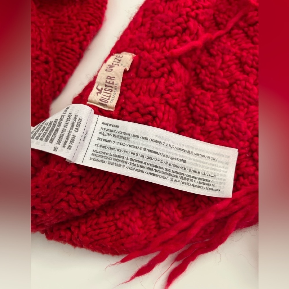 Hollister Red Chunky Knit Scarf with Fringe – One Size - Picture 2 of 6
